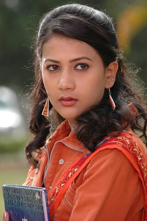 Kirti Ahuja Photo Gallery - 20 / 90 photos